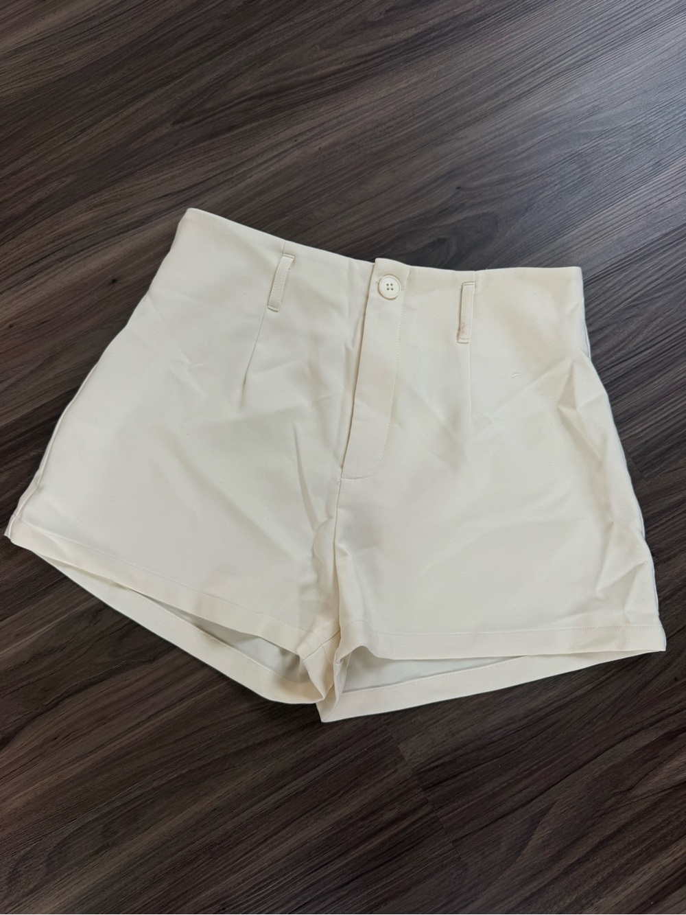 Revolve High-Waist Cream Women's Shorts